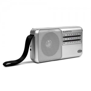 RADIO SOBREMESA 3 BANDAS PLATA SANYO